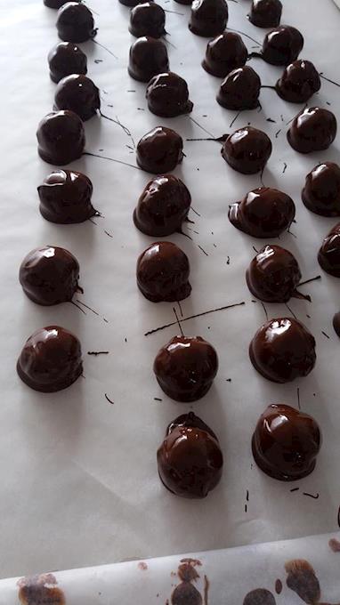 Bombons de Bolota com Chocolate Negro, sem Glúten